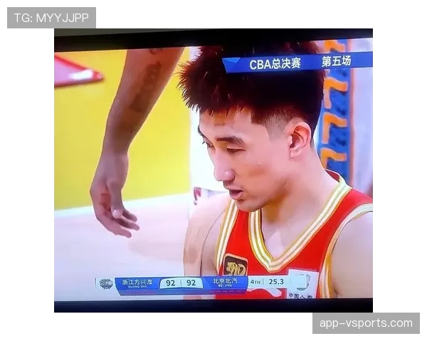 孙铭徽训练完直接打车去夜店？这作息也太离谱了