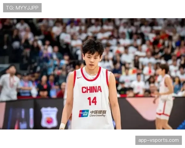杨舒予训练完直接拎爱马仕去吃宵夜？